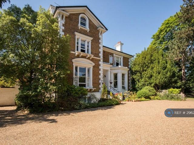 Flat for rent in Blackhills, Surrey