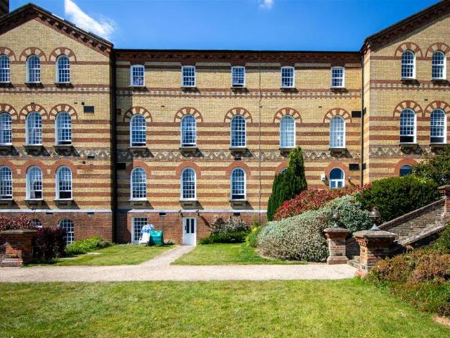Flat for rent in Southdowns Park, Perryfields