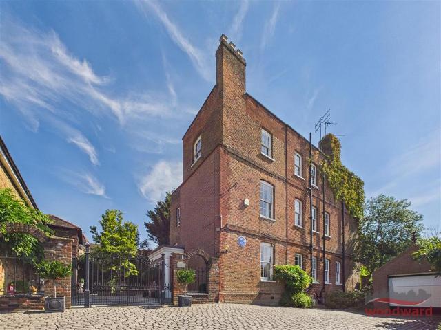 Flat for rent in Harrow on the Hill, Greater London