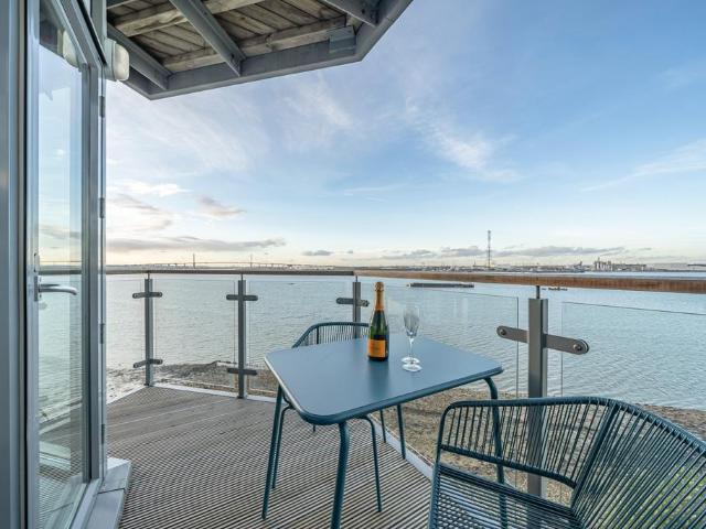 Flat for rent in Greenhithe, Dartford