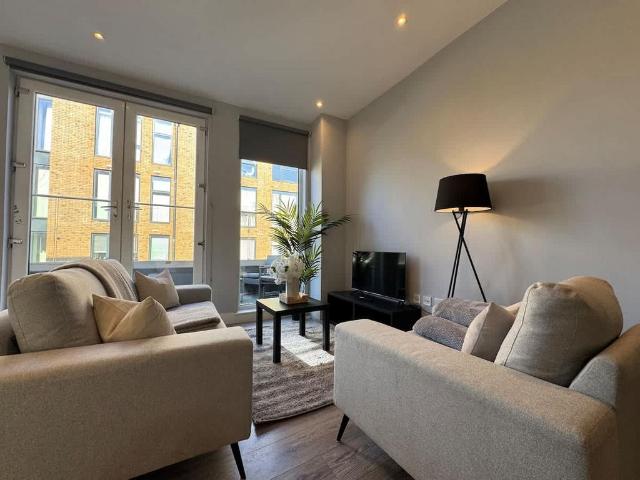 Flat for rent in London Borough of Croydon, Isle Of Man