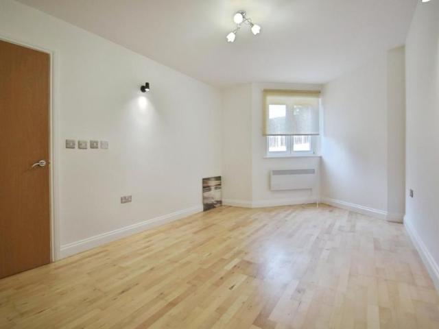 Apartment for rent in Widmore, Greater London