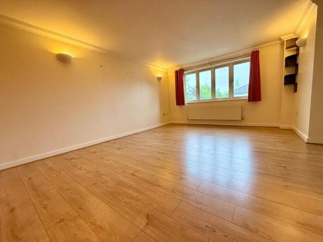 Apartment for rent in St James, Sandown Park