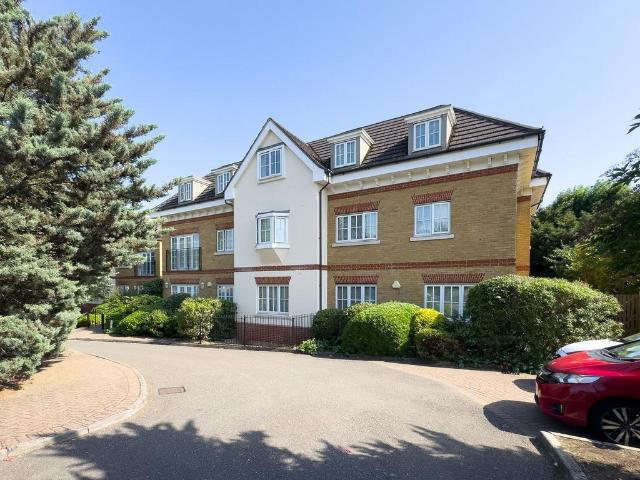 Flat for rent in The Hale, Greater London