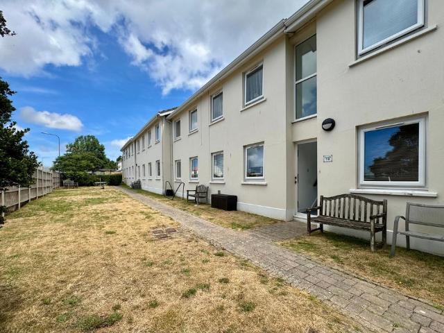Flat for rent in St Helier, Greater London