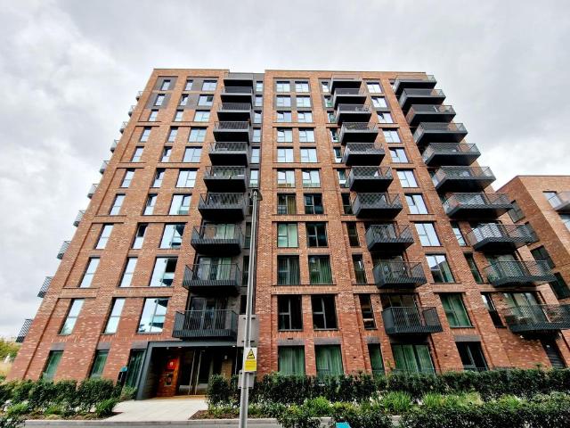 Flat for rent in London Borough of Ealing, Greater London