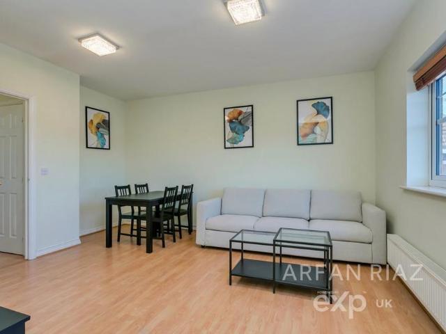 Apartment for rent in Burnt Oak, Greater London
