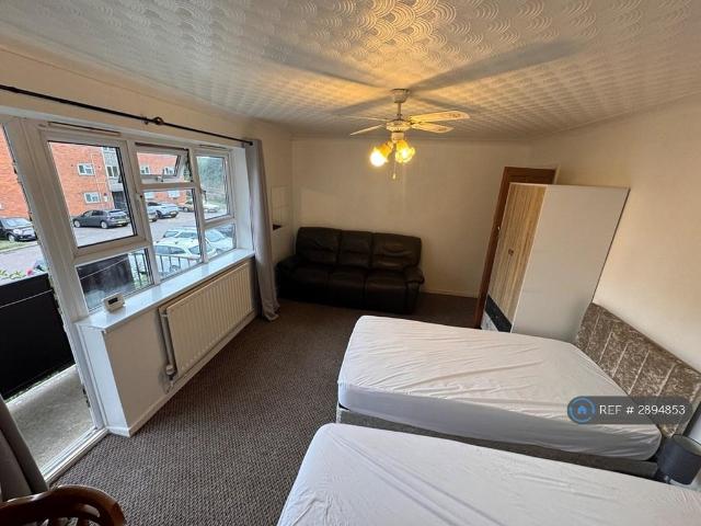 Flat for rent in Elmfield, Leicestershire