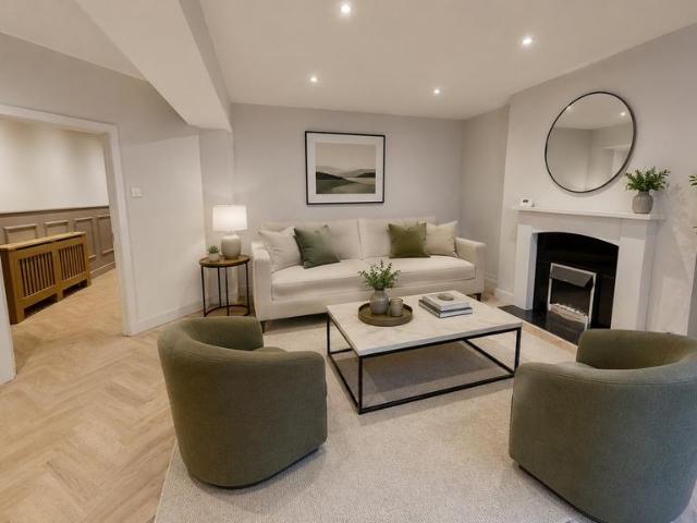Flat for rent in Aldrington