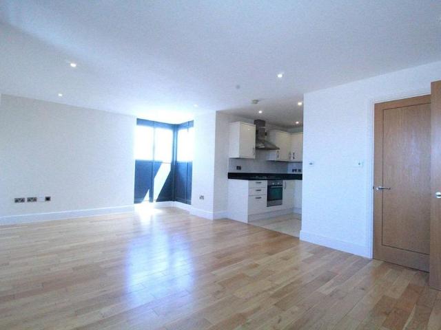 Apartment for rent in Lane, Greater London