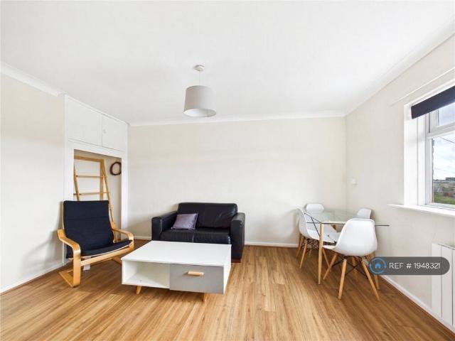 Apartment for rent in Mile End, Fordham Heath