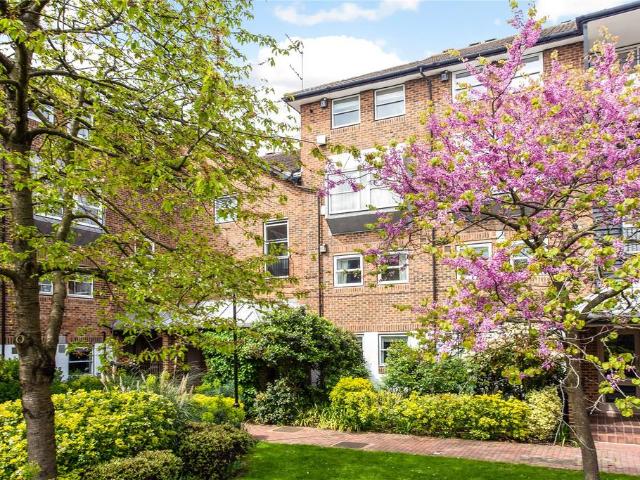 Flat for rent in Battersea, Greater London