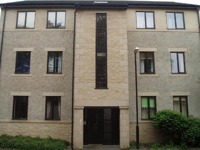 Flat for rent in Bulk, Bare
