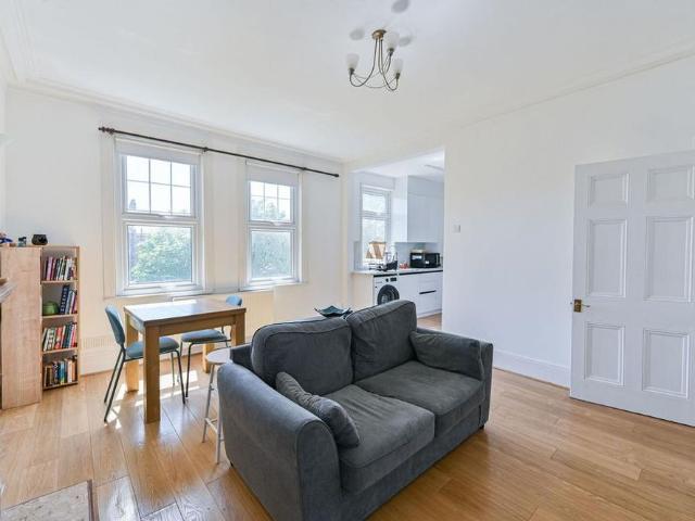 Apartment for rent in Manor Park, Greater London