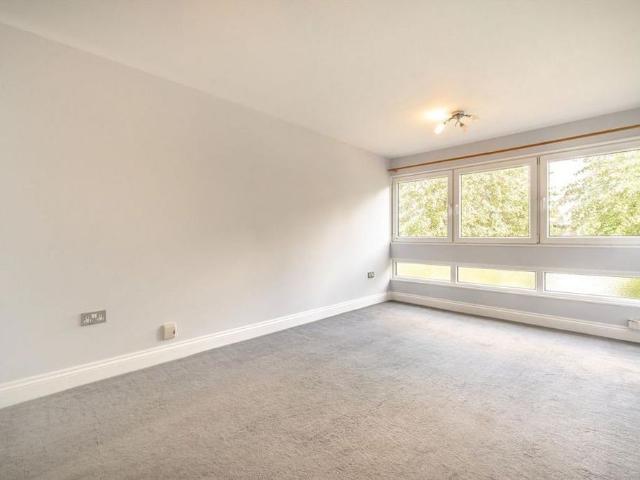 Apartment for rent in Brentham Garden Suburb, Greater London