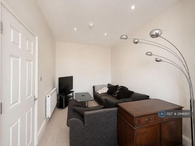 Apartment for rent in Regent Quay, Oad Street