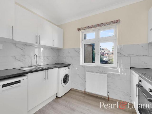 Flat for rent in Temple Fortune, Greater London