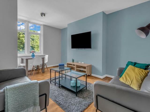Flat for rent in Woodcote Green, Greater London