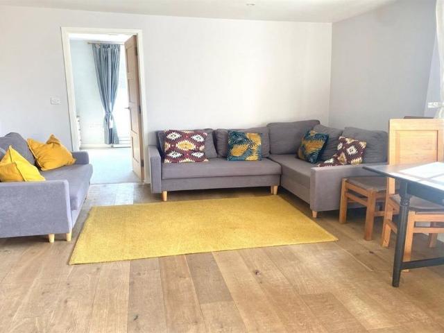 Apartment for rent in Littlecote, West Sussex
