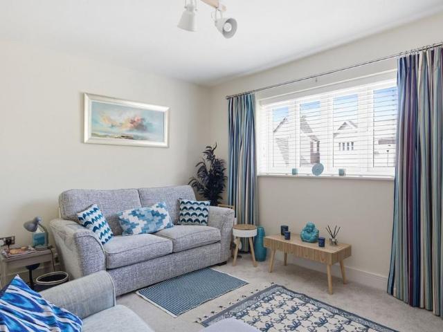 Apartment for rent in Hawkenbury, Sandown Park