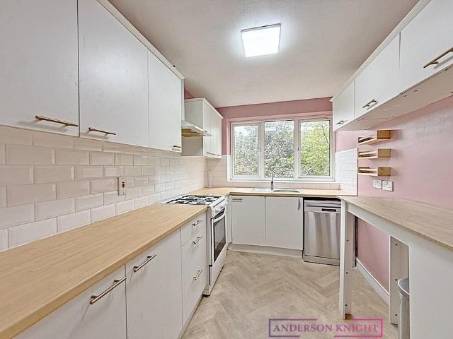 Flat for rent in London Borough of Hounslow, Greater London