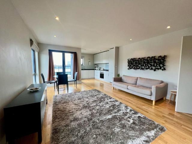 Apartment for rent in Albany Park, Greater London