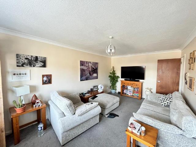 Flat for rent in Stroud Green, Rochford