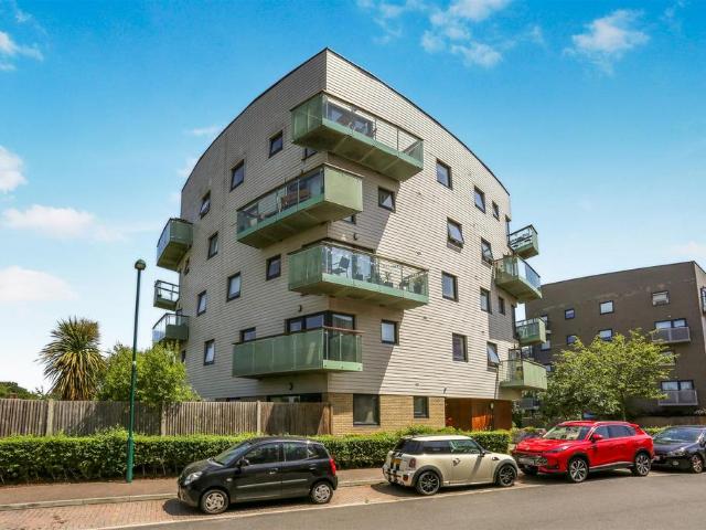 Flat for rent in The Wrythe, Greater London