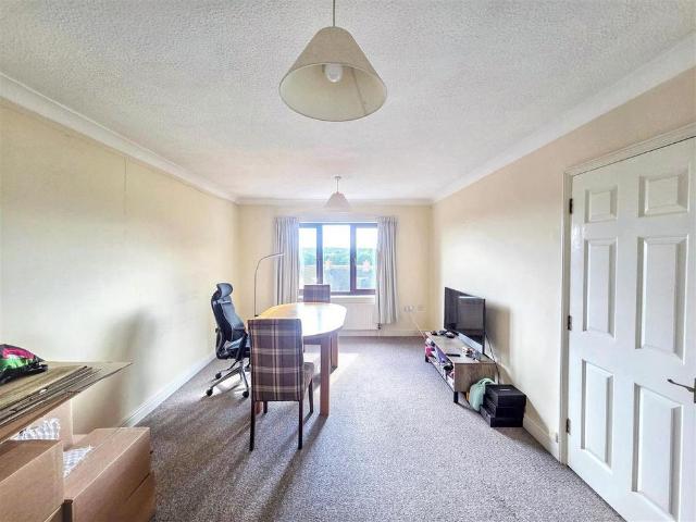 Apartment for rent in Westfield View, East Bank