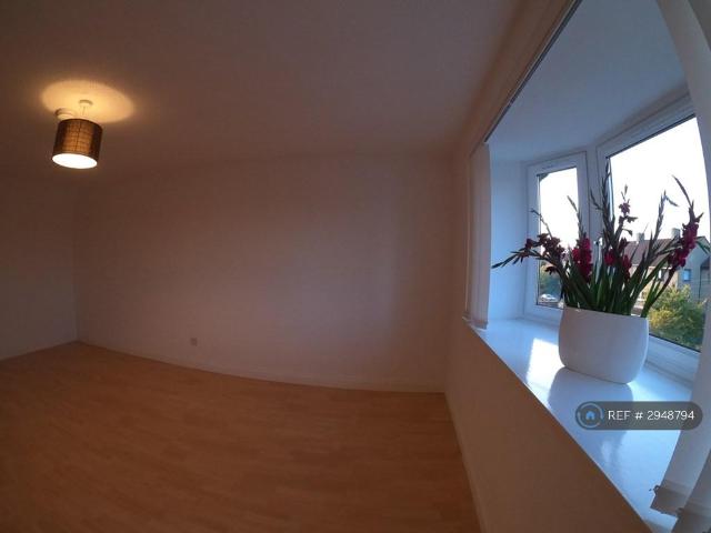 Flat for rent in Rogerfield, Swinton