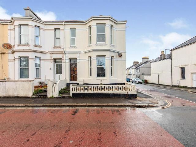 Flat for rent in Cattedown, Mount Wise