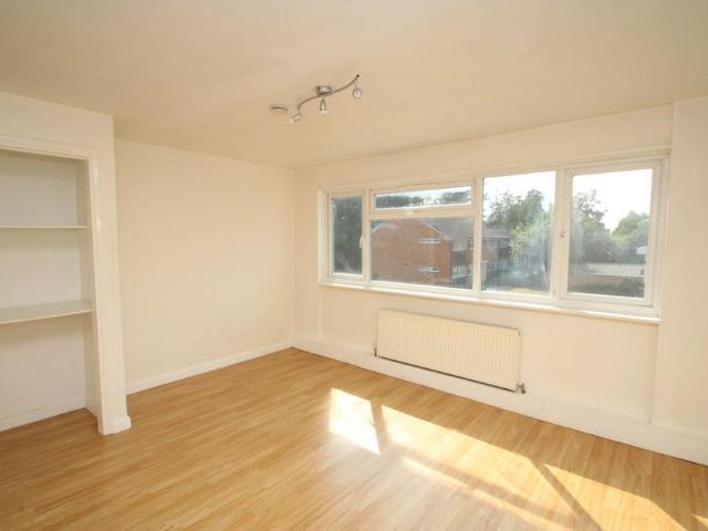 Apartment for rent in London Borough of Croydon, Waddon