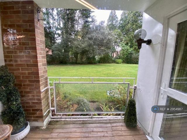 Apartment for rent in Branksome Chine, Branksome Park