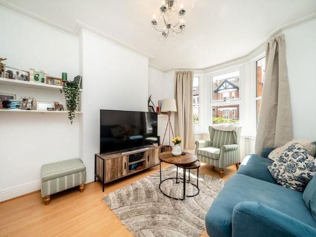 Apartment for rent in St Margarets, Greater London