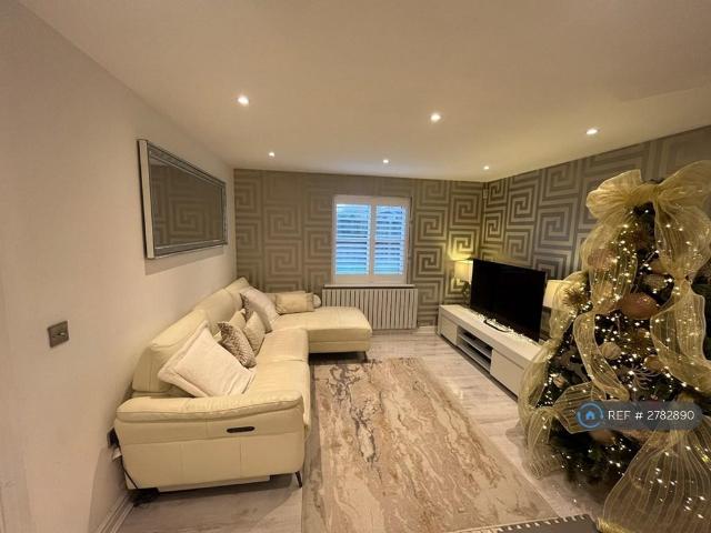 Flat for rent in Deysbrook, Calderstones