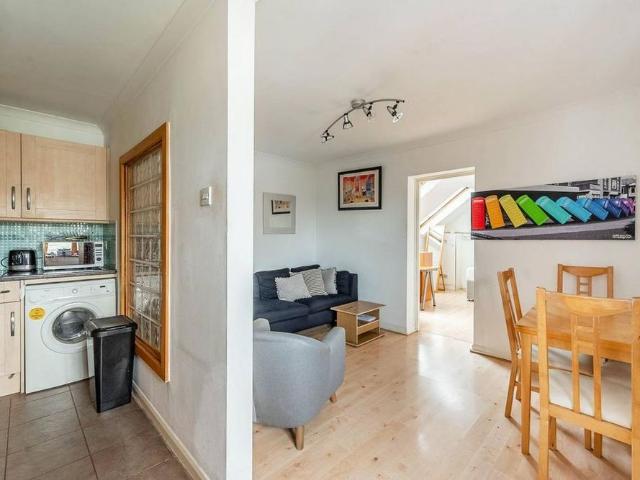 Apartment for rent in Pinner, Greater London