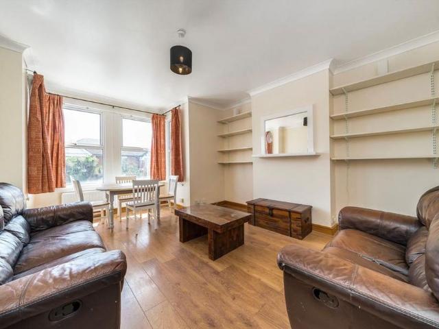 Apartment for rent in Gants Hill, Greater London
