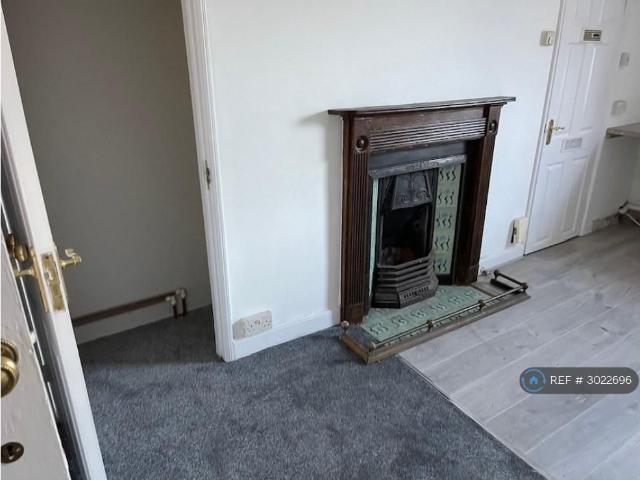 Apartment for rent in Southtown, Stokesby