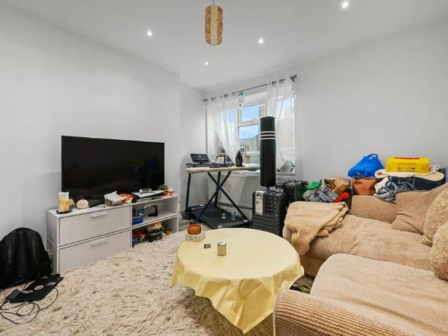 Apartment for rent in White City Estate, Greater London