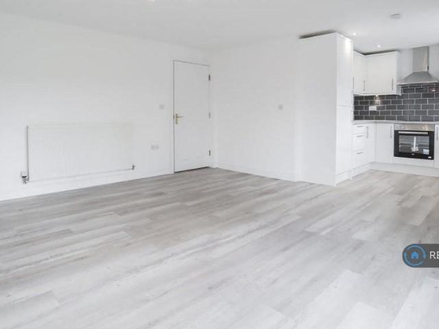 Flat for rent in Hollins, Bury