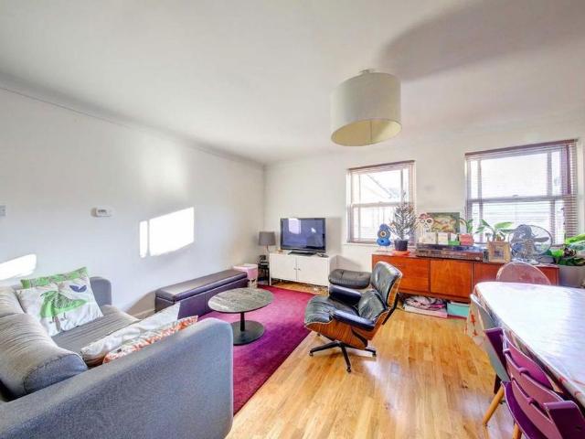 Apartment for rent in Hampton Hill, Greater London