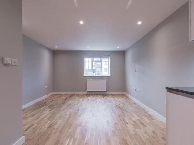Apartment for rent in Finchley, Isle Of Man