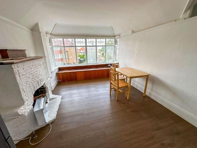 Apartment for rent in Kingsbury, Greater London