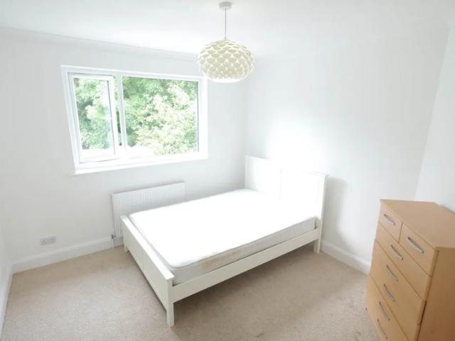 Flat for rent in St Albans, Five Acres