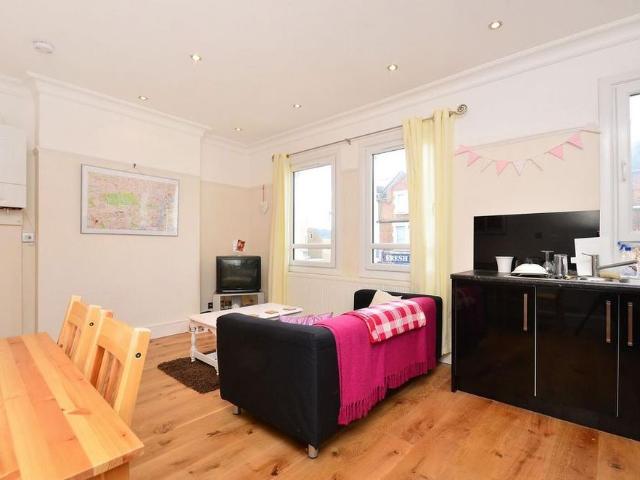 Apartment for rent in London Borough of Merton, Greater London