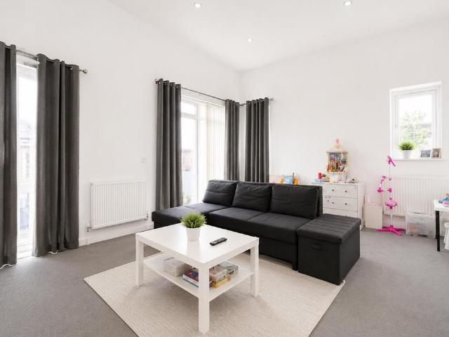 Apartment for rent in Holywell Estate, North Watford