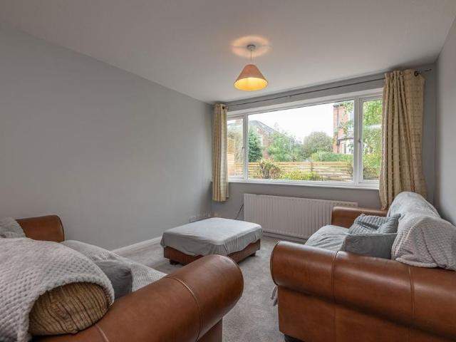 Apartment for rent in Gledhow Park, Leeds