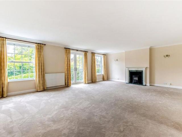 Apartment for rent in Whiteley Village, Elmbridge