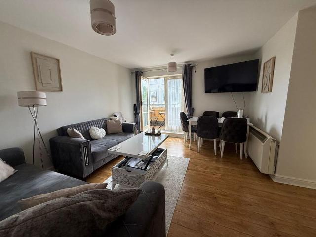 Apartment for rent in Carterhatch, Greater London