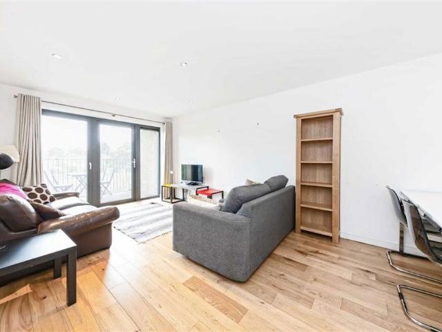Apartment for rent in Myatt's Fields, Greater London